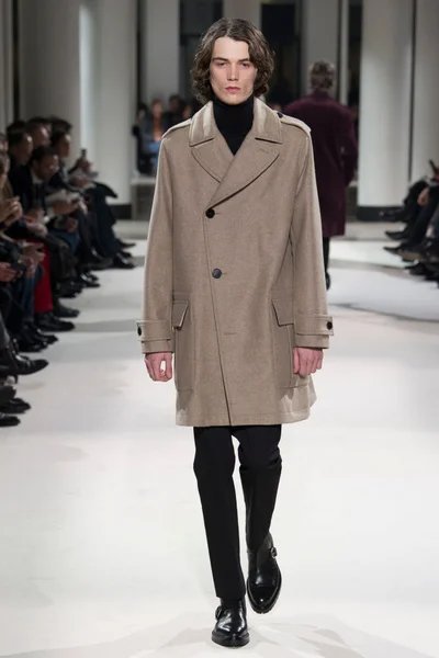 Look 7